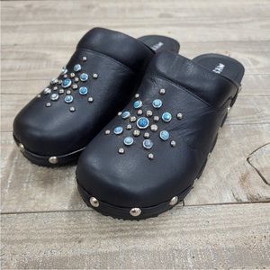 NWT Mystique Boutique Clogs in Black With Grommet detail Size 7